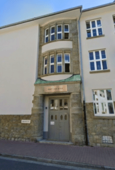 Schülerin der Robert-Blum-Schule programmiert ein Scratch-Spiel